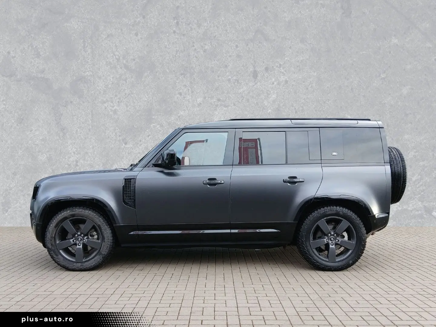 LAND ROVER Defender 110 D250 X-Dynamic HSE AHK  in Seidenma