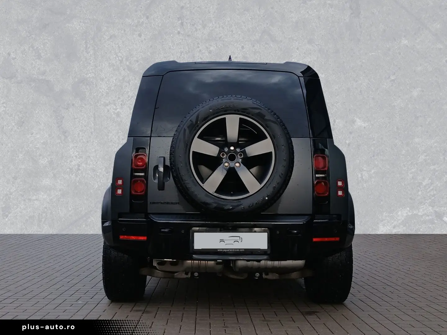 LAND ROVER Defender 110 D250 X-Dynamic HSE AHK  in Seidenma