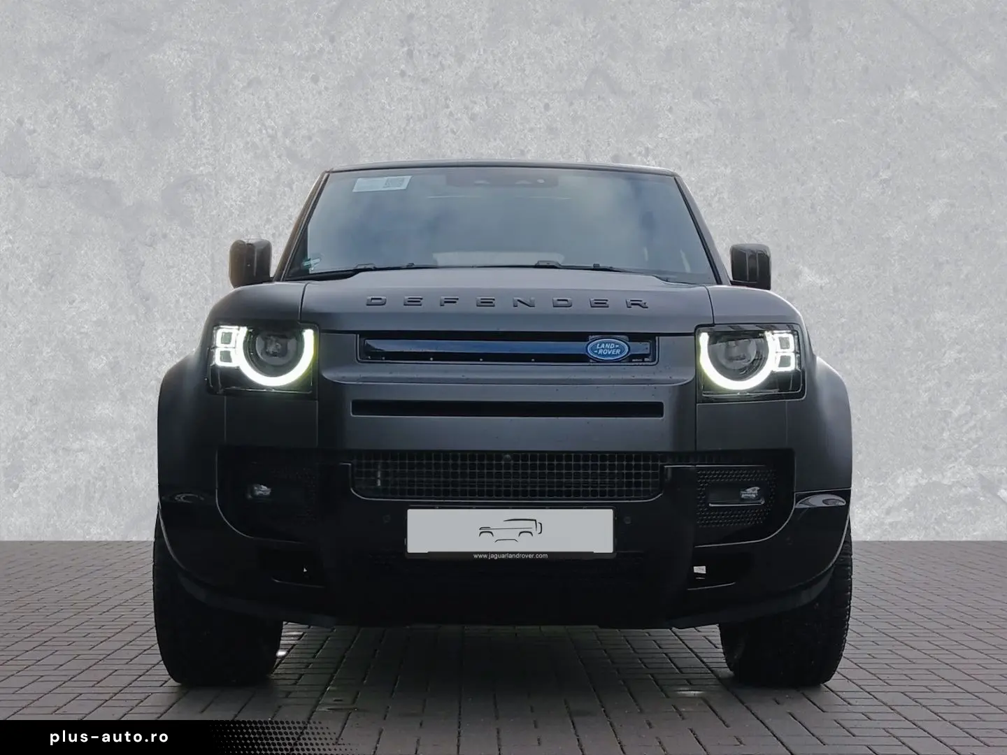 LAND ROVER Defender 110 D250 X-Dynamic HSE AHK  in Seidenma