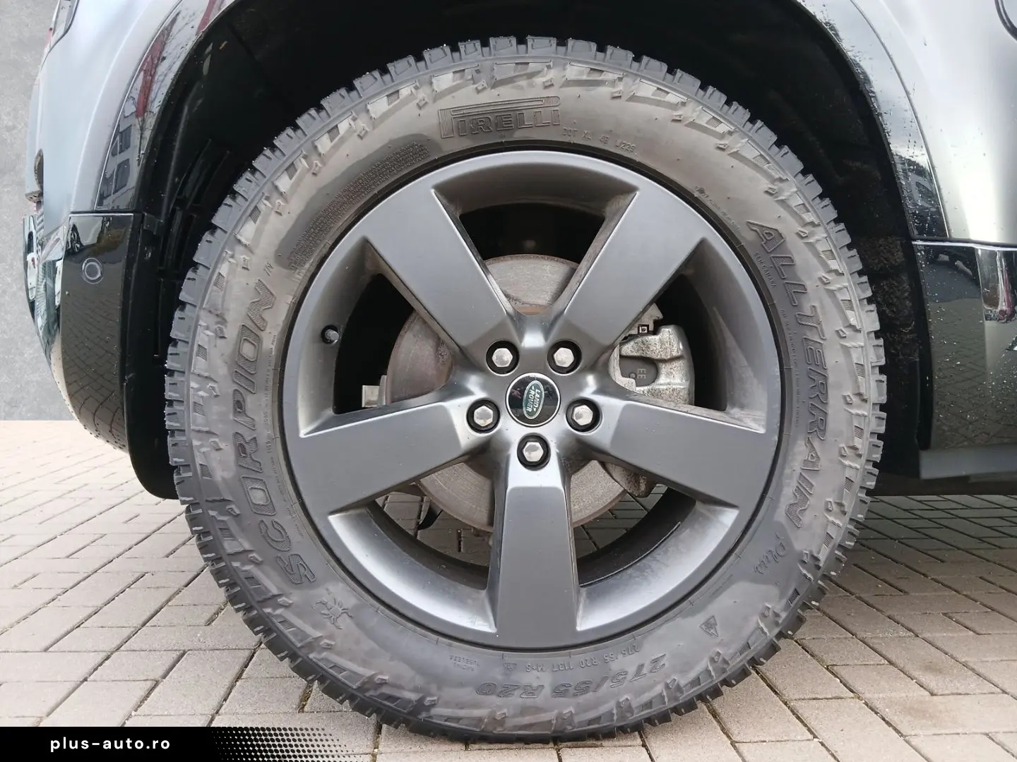 LAND ROVER Defender 110 D250 X-Dynamic HSE AHK  in Seidenma