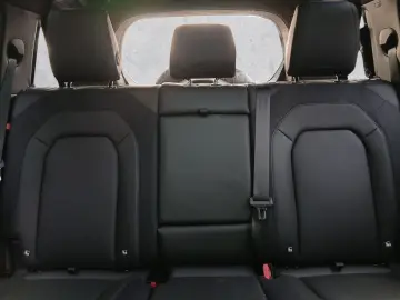 LAND ROVER Defender 110 D250 X-Dynamic HSE AHK  in Seidenma