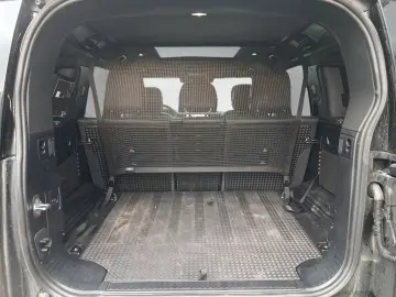 LAND ROVER Defender 110 D250 X-Dynamic HSE AHK  in Seidenma