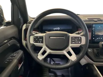 LAND ROVER Defender 130 D300 AWD X-Dynamic SE 8 seats