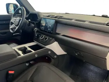 LAND ROVER Defender 130 D300 AWD X-Dynamic SE 8 seats