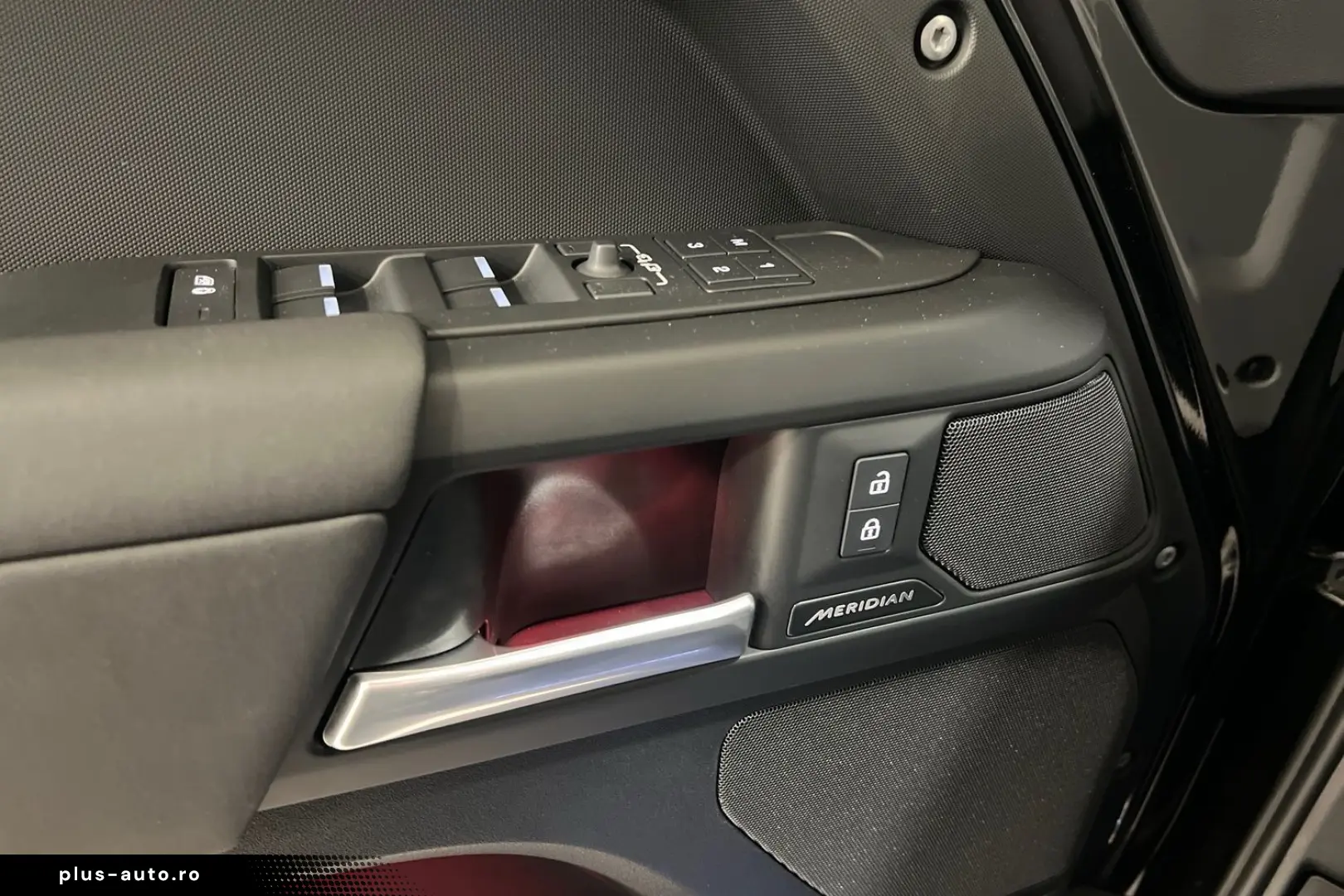 LAND ROVER Defender 130 D300 AWD X-Dynamic SE 8 seats