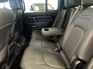 LAND ROVER Defender 130 D300 AWD X-Dynamic SE 8 seats