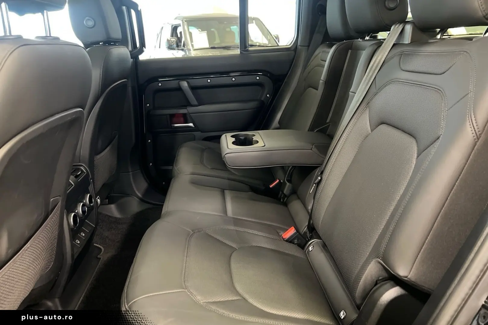LAND ROVER Defender 130 D300 AWD X-Dynamic SE 8 seats