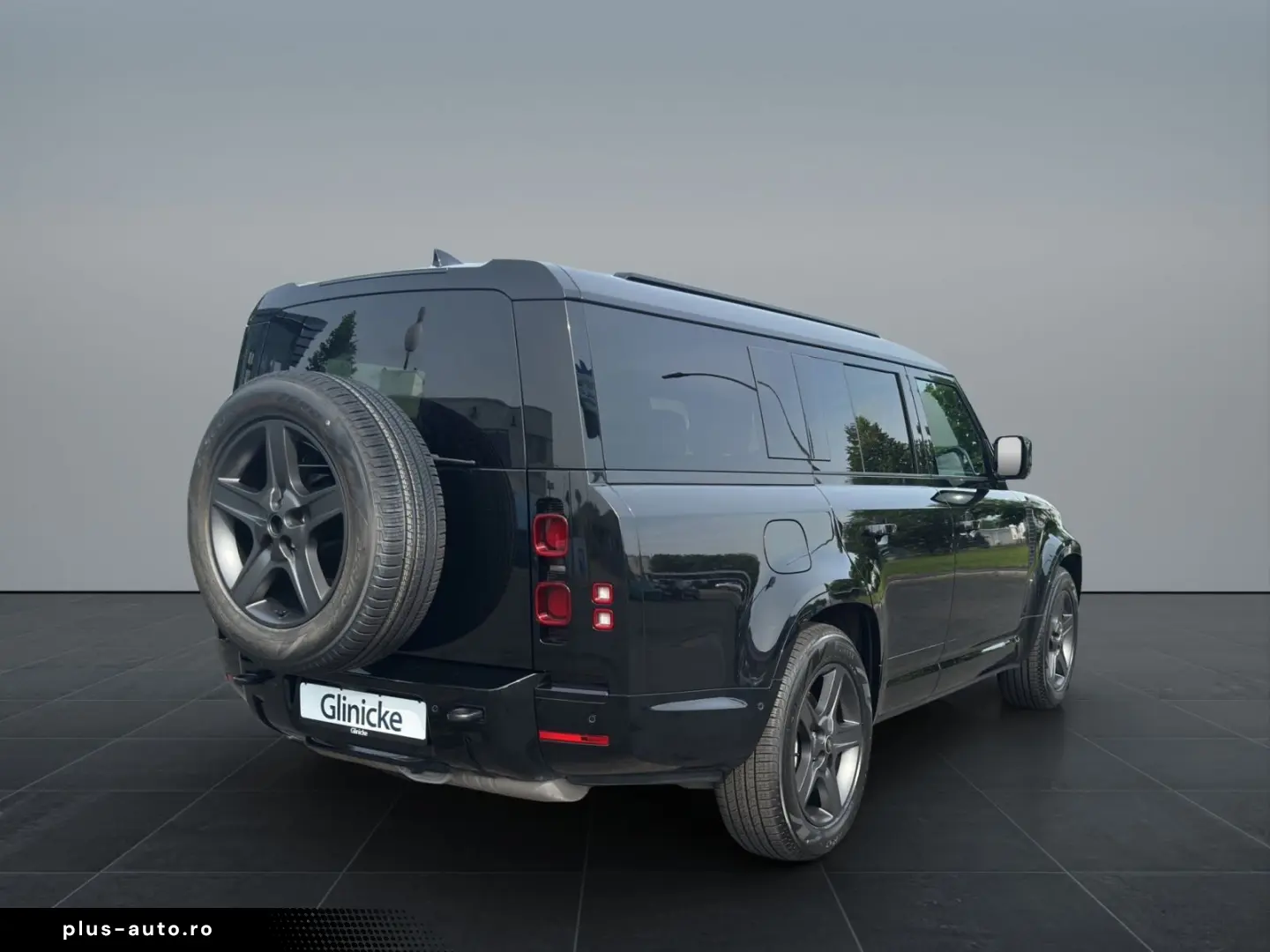 LAND ROVER Defender 130 D300 X-Dynamic SE AHK WinterPack