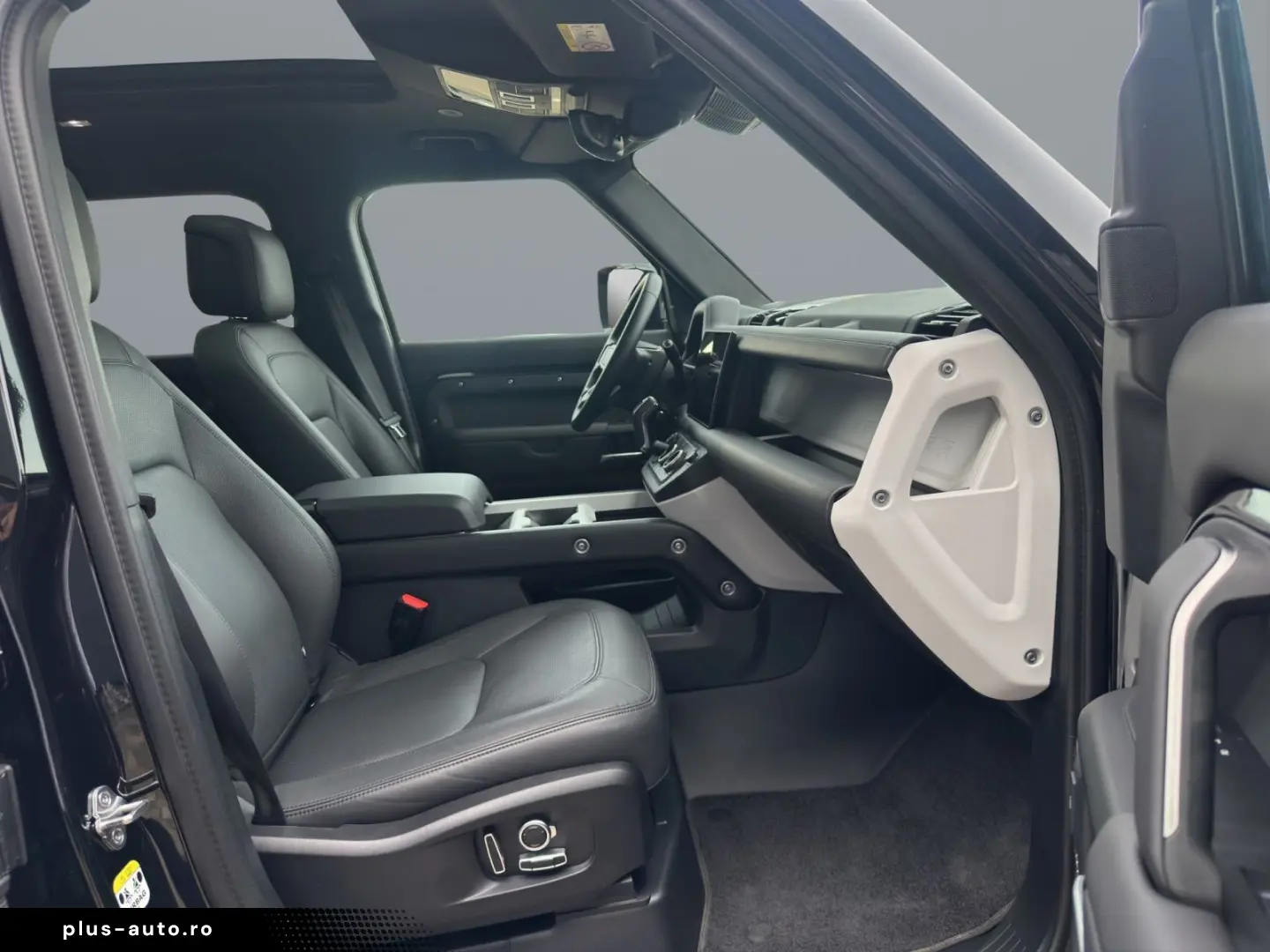 LAND ROVER Defender 130 D300 X-Dynamic SE AHK WinterPack