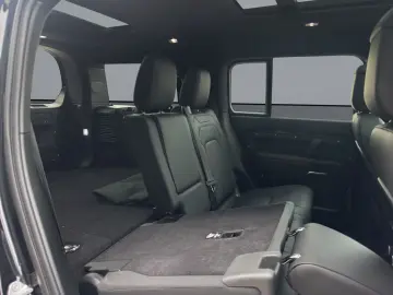 LAND ROVER Defender 130 D300 X-Dynamic SE AHK WinterPack