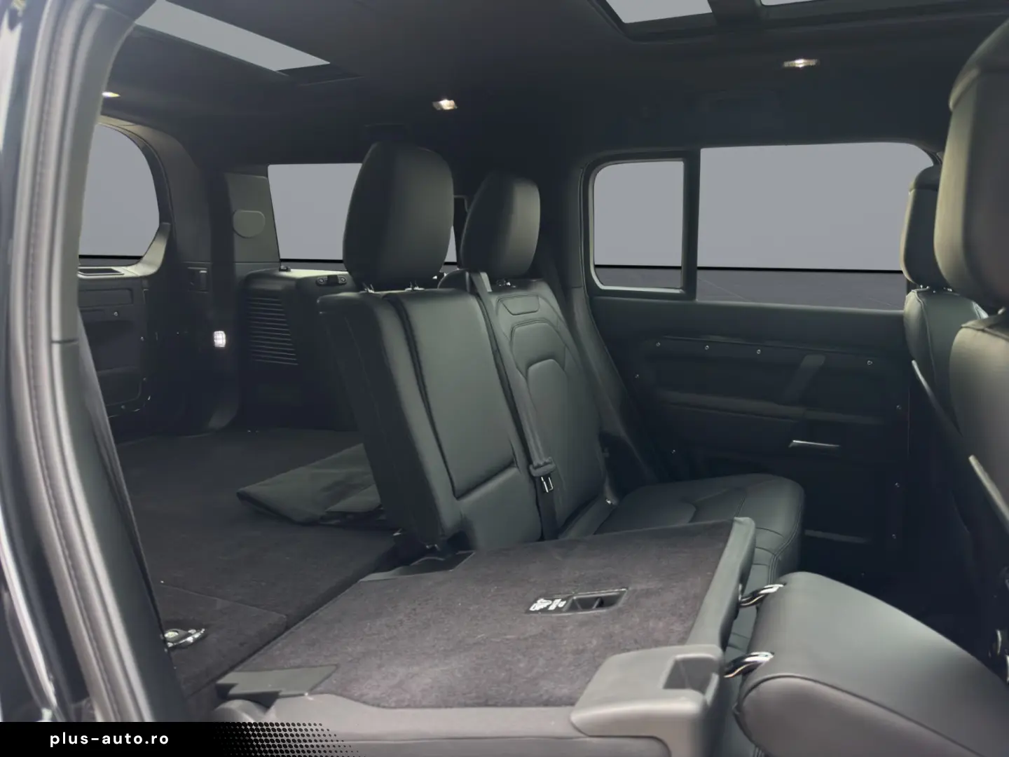 LAND ROVER Defender 130 D300 X-Dynamic SE AHK WinterPack