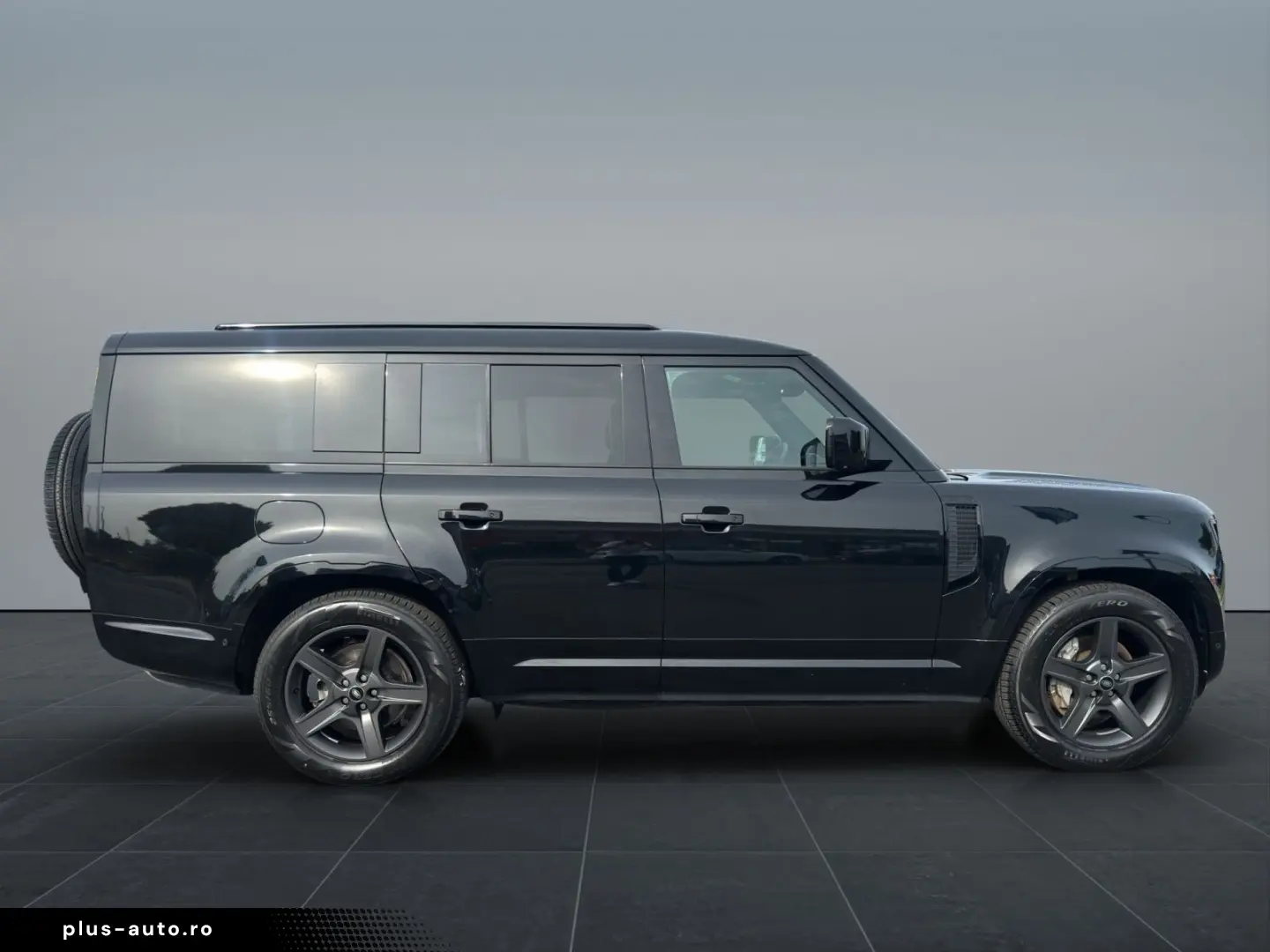 LAND ROVER Defender 130 D300 X-Dynamic SE AHK WinterPack