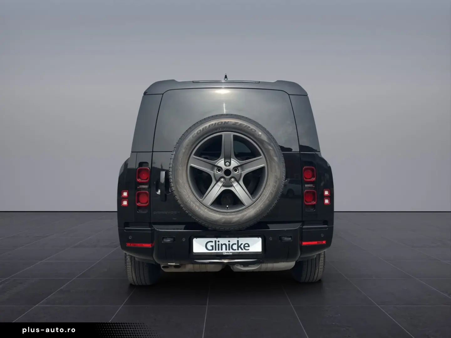 LAND ROVER Defender 130 D300 X-Dynamic SE AHK WinterPack