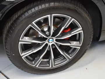 BMW X5 30 d xDrive M Sport Pano Sitzbelüft. AHK HuD