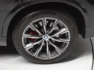 BMW X5 30 d xDrive M Sport Pano Sitzbelüft. AHK HuD