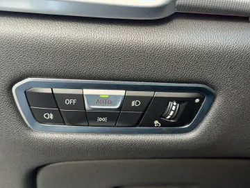 BMW X5 xDrive30d M SPORT PANO AHK KAMERA HUD LM22 HK