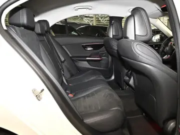 Mercedes-Benz C 300 e AMG Sport Premium LED Kamera Keyless