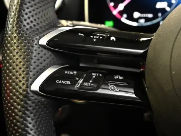 Mercedes-Benz C 300 e AMG Sport Premium LED Kamera Keyless