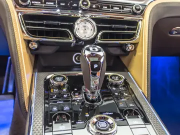 Bentley Continental Flying Spur_Mulliner_V8