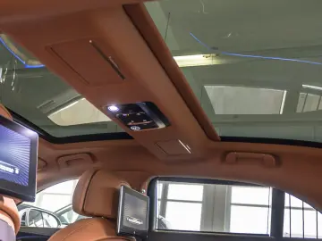 Bentley Continental Flying Spur_Mulliner_V8