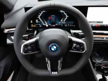 BMW 530e xDrive M Sport Pro_360_Pano_HUD_ACC