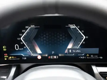 BMW 530e xDrive M Sport Pro_360_Pano_HUD_ACC