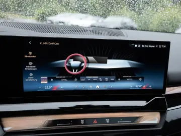 BMW 530e xDrive M Sport Pro_360_Pano_HUD_ACC