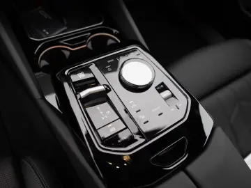 BMW 530e xDrive M Sport Pro_360_Pano_HUD_ACC