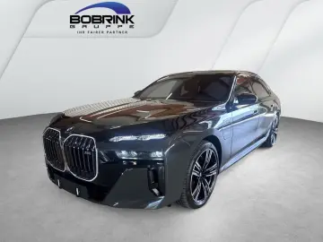 BMW M760 e xDrive Hybrid Pano RFK PDC Surround View