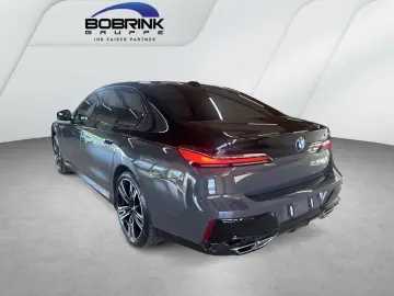 BMW M760 e xDrive Hybrid Pano RFK PDC Surround View