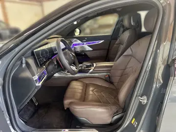 BMW M760 e xDrive Hybrid Pano RFK PDC Surround View