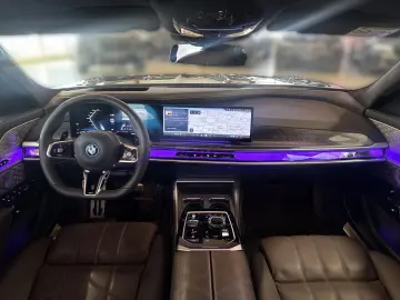 BMW M760 e xDrive Hybrid Pano RFK PDC Surround View