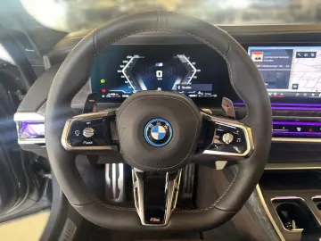 BMW M760 e xDrive Hybrid Pano RFK PDC Surround View