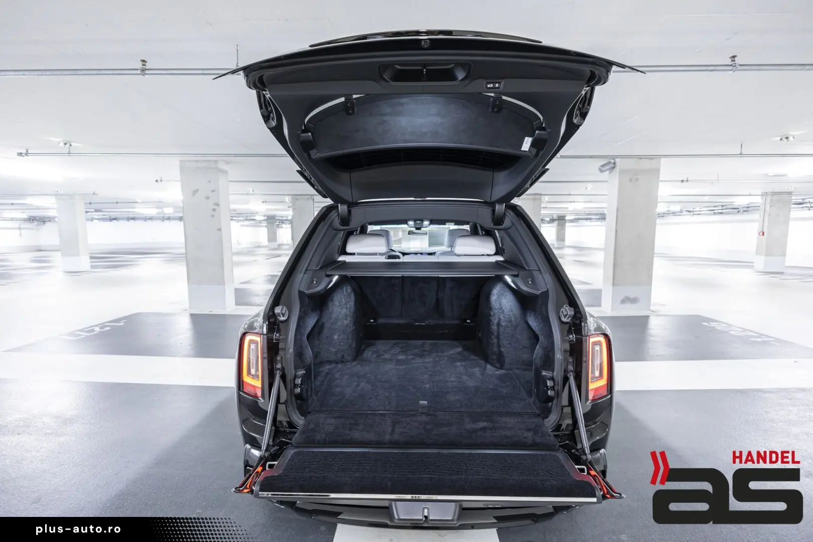 ROLLS ROYCE Cullinan BlackBadge Series II Starlight Bespoke