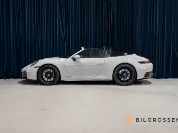 PORSCHE 911 Targa 4 GTS SportDesign Carbon Lyft BOSE