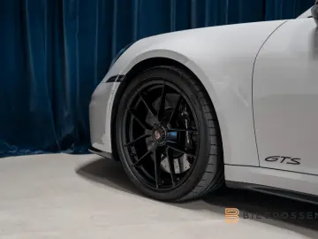 PORSCHE 911 Targa 4 GTS SportDesign Carbon Lyft BOSE