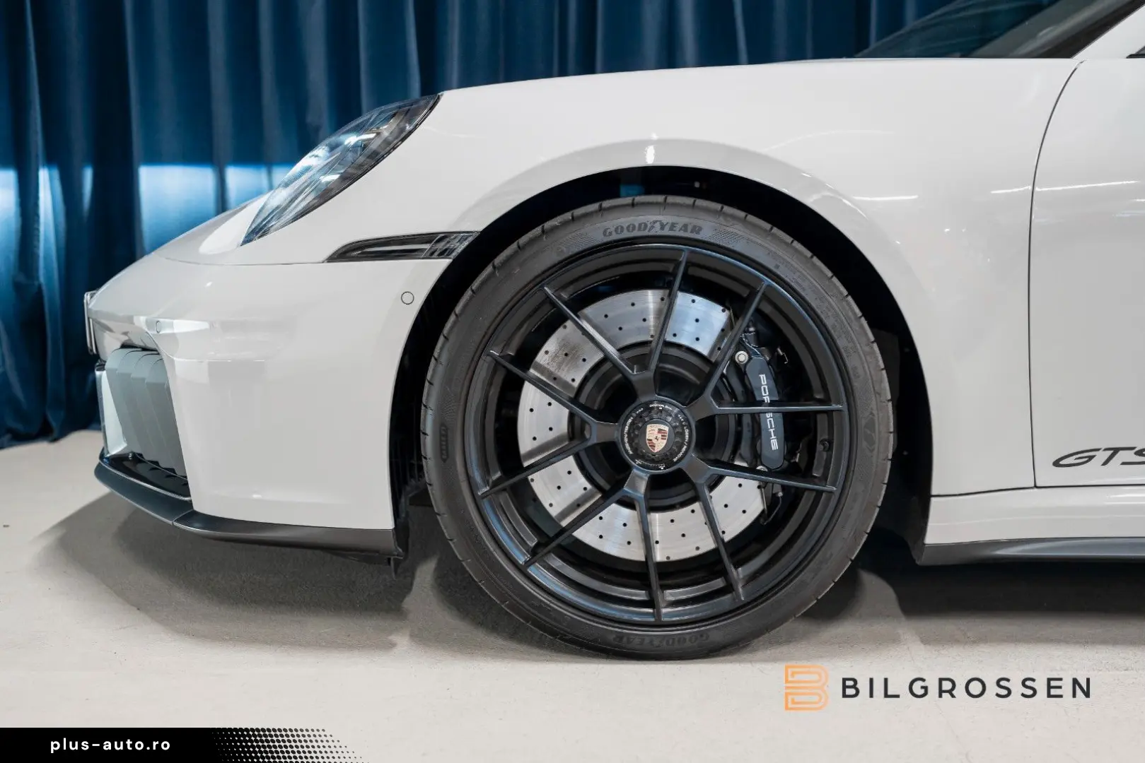 PORSCHE 911 Targa 4 GTS SportDesign Carbon Lyft BOSE