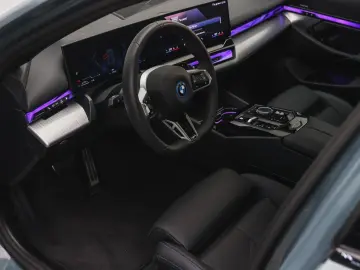 BMW 550 5 Serie 550e xDrive M Sport automatik   Pano