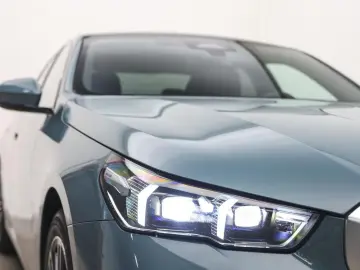 BMW 550 5 Serie 550e xDrive M Sport automatik   Pano