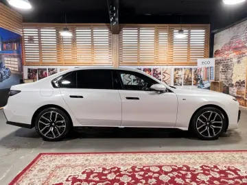 BMW 750 e xDrive M-Sport  Kristall  Leder  HUD  Pano