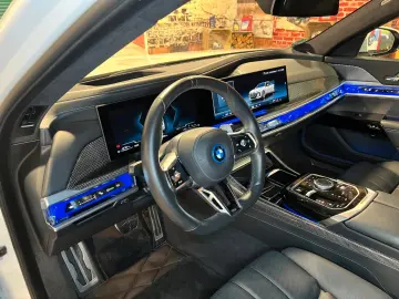 BMW 750 e xDrive M-Sport  Kristall  Leder  HUD  Pano