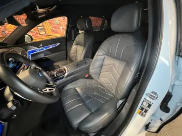 BMW 750 e xDrive M-Sport  Kristall  Leder  HUD  Pano