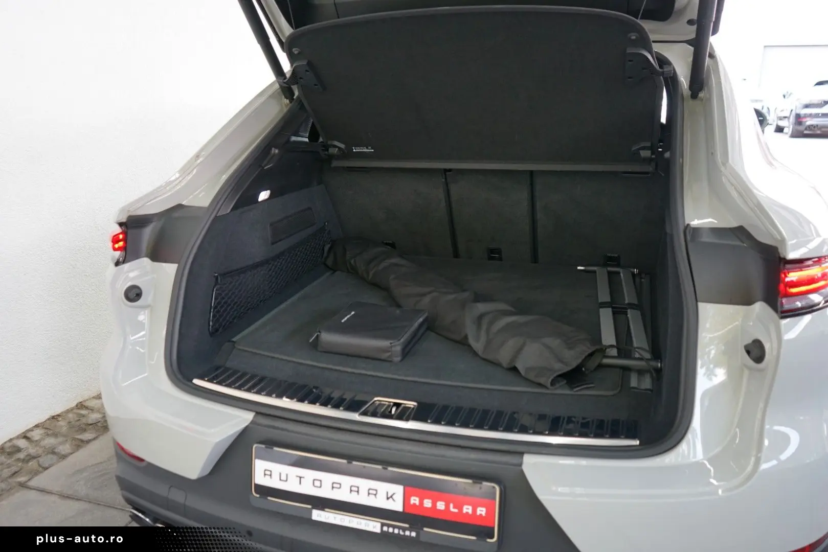 PORSCHE Cayenne Coupe E-Hybrid Kreide SpAbgas AHK HeadUp