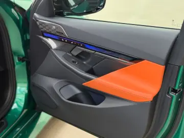 BMW M5 Plug-In Hybrid xDrive A