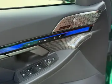 BMW M5 Plug-In Hybrid xDrive A