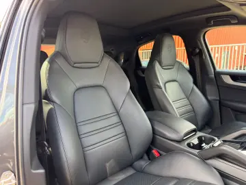 PORSCHE Cayenne Coupe E-Hybrid Sport Design Sport Chrono