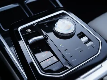 BMW 750e xDrive M Sport Pro-Sky Pano-B&W-ACC-AHK-21