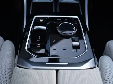 BMW 750e xDrive M Sport Pro-Sky Pano-B&W-ACC-AHK-21