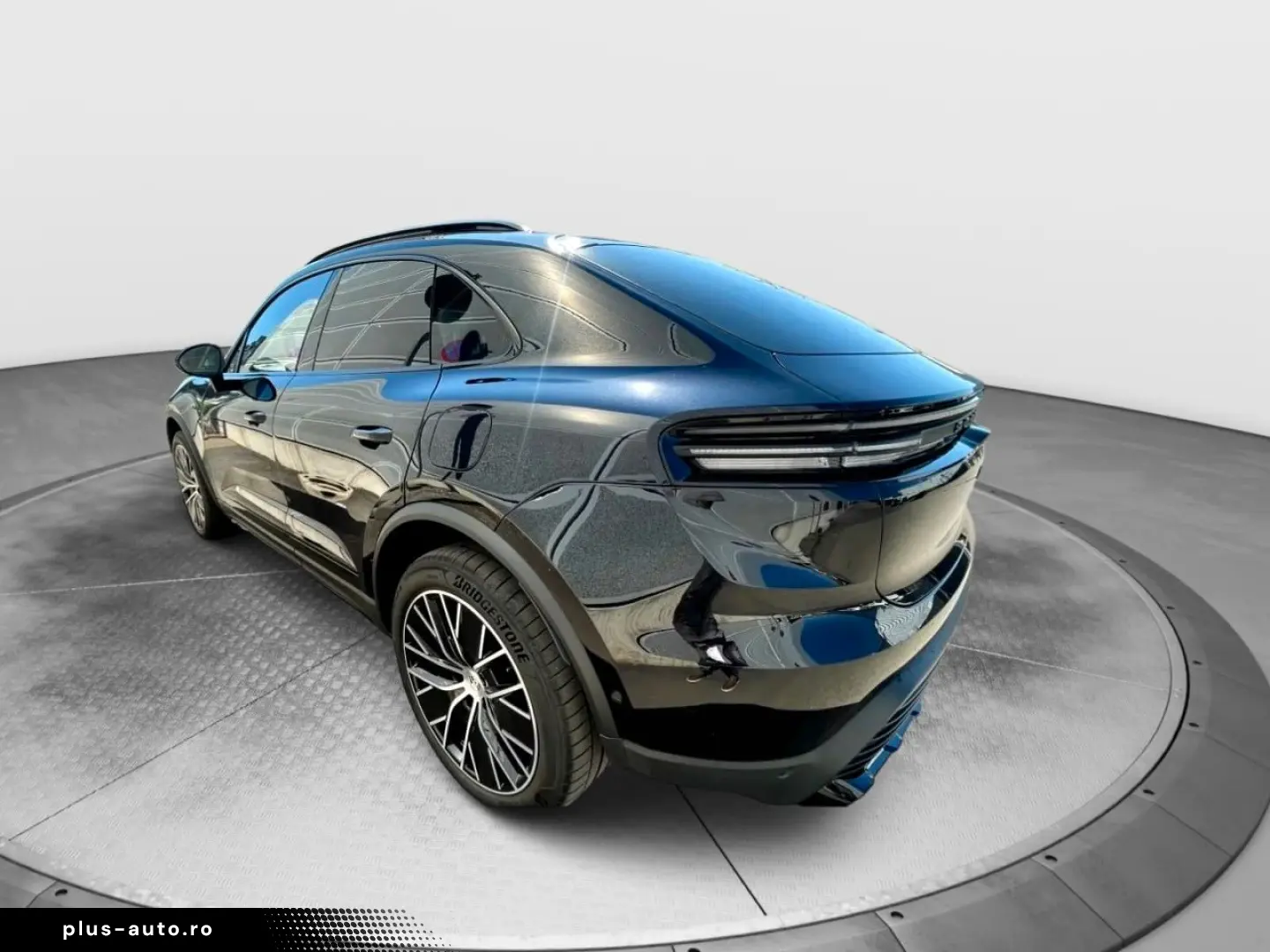 PORSCHE Macan 4 LED-Matrix_Surround-View