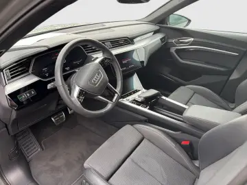 AUDI Q8 Sportback e-tron 50 quattro